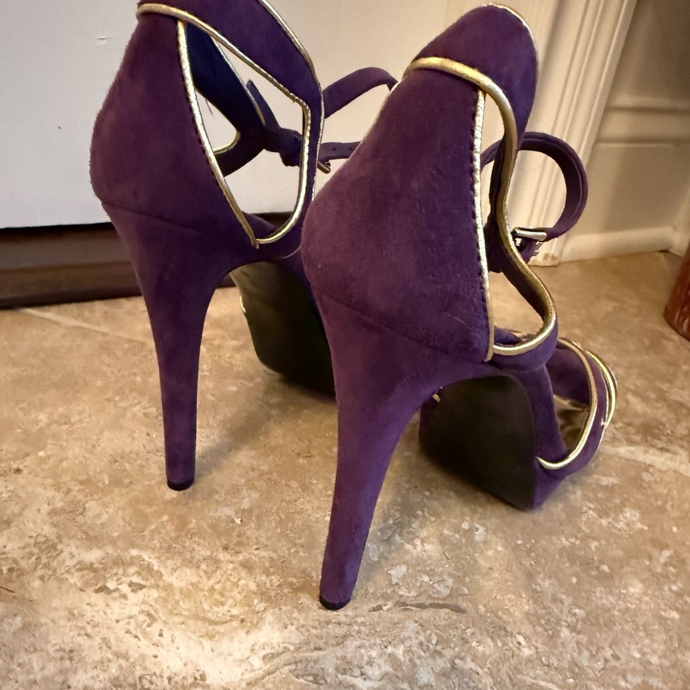 Coach Daylan Purple Suede Platform Heels with Gold Trim – Size 9 - Picture 4 of 5